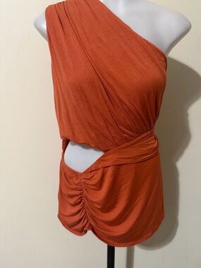 BCBGMAXAZRIA NWT Top size XL msrp $168